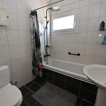 50 Meters To The 3 Bedroom Lägenhet *