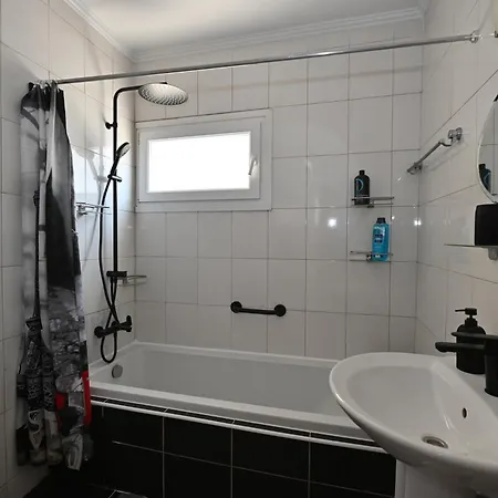 50 Meters To The 3 Bedroom Appartamento Limisso