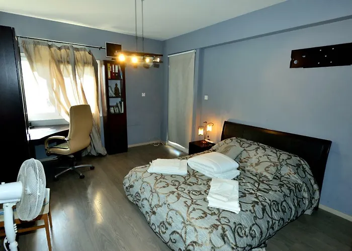 50 Meters To The 3 Bedroom アパート