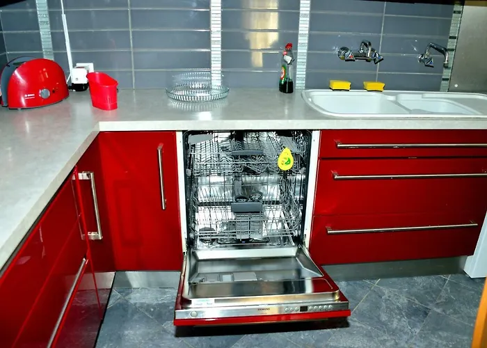 50 Meters To The 3 Bedroom アパート