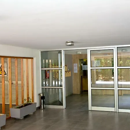 50 Meters To The 3 Bedroom 아파트 레메소스