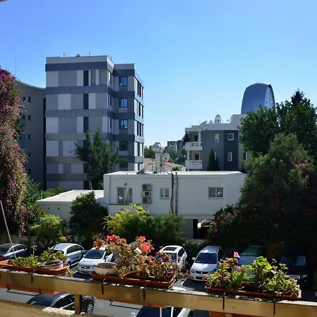 50 Meters To The 3 Bedroom 아파트 레메소스